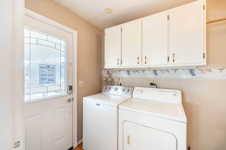Cozy Private Bedroom for Rent in Surrey — photo 11