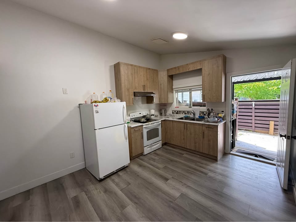 2 Bedroom House for Rent in Surrey - CA$450 — photo 9