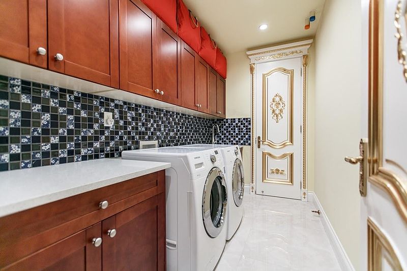 Vancouver House for rent - 6 Bedrooms — photo 34