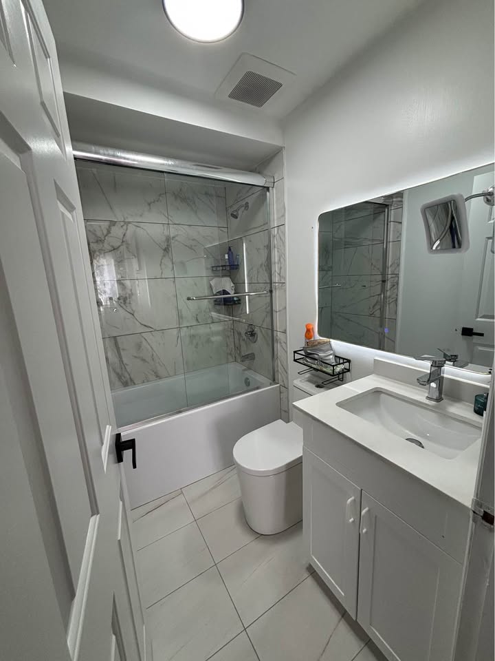 Furnished Room for Rent - Steps from Beach in White Rock — photo 5