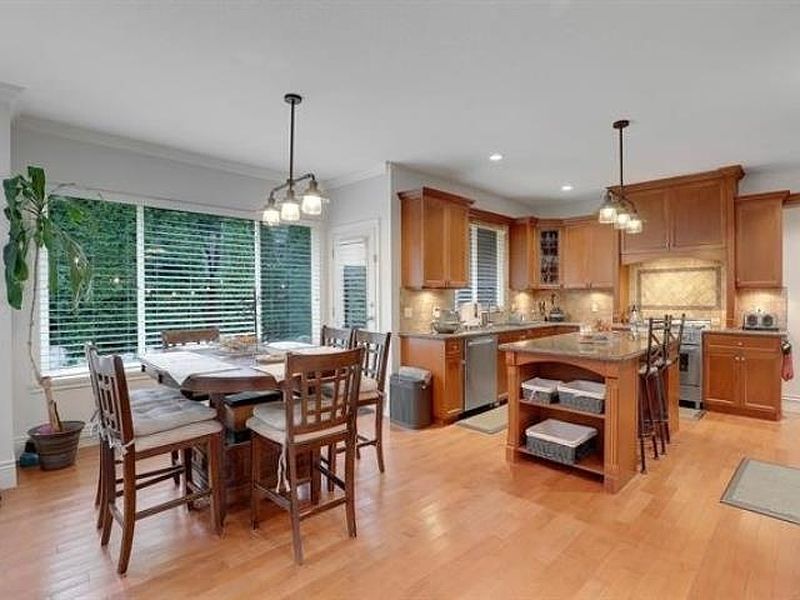 Surrey House for rent - 5 Bedrooms — photo 7