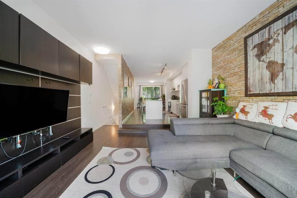 Spacious 4 Bedroom Townhouse in Surrey — photo 7