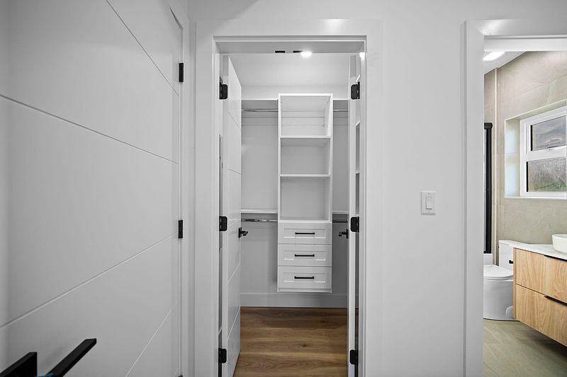 Vancouver House for rent - 5 Bedrooms — photo 14