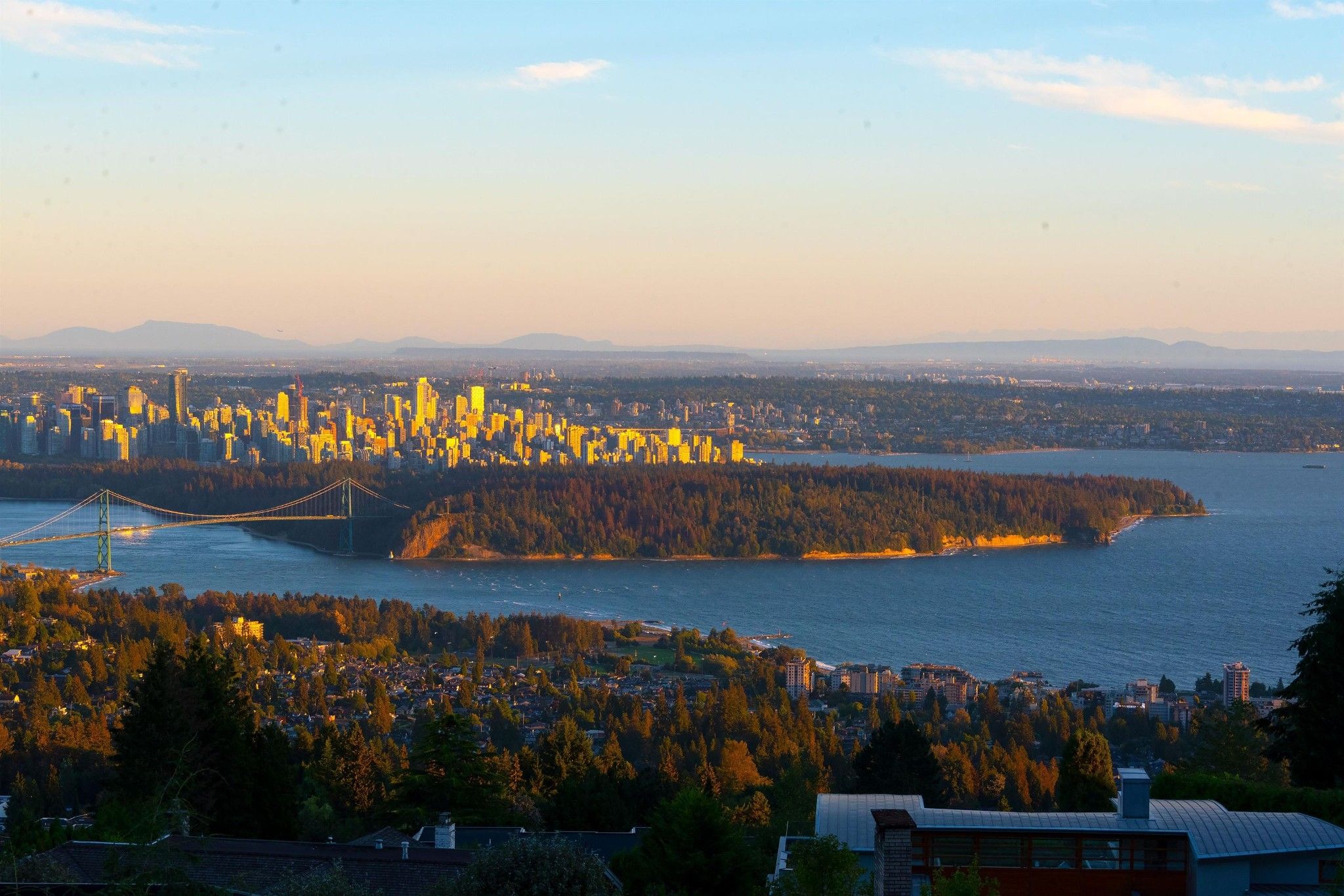 15800 CAD in West Vancouver