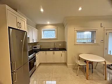 Cozy 1 Bed 1 Bath Apartment in Vancouver in Vancouver