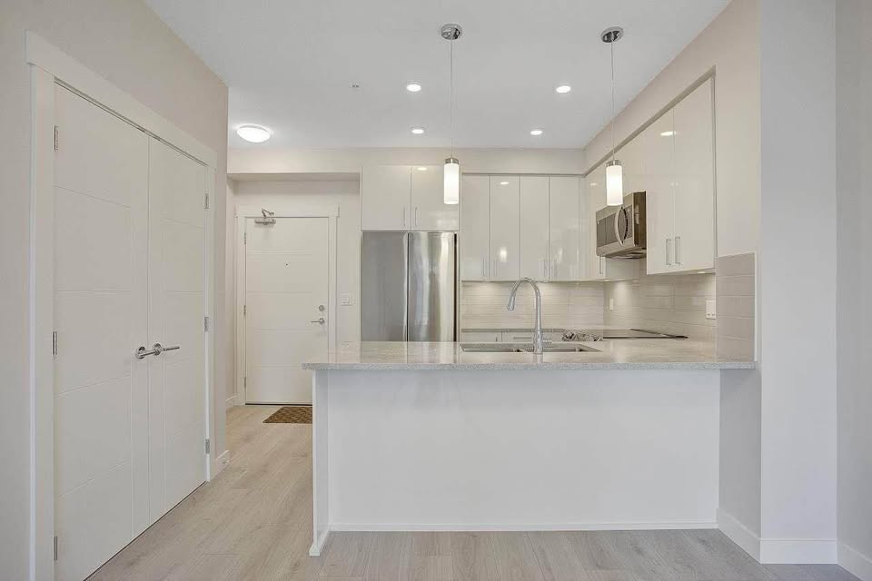 Modern 1 Bed Apartment for Rent in Mission — photo 12