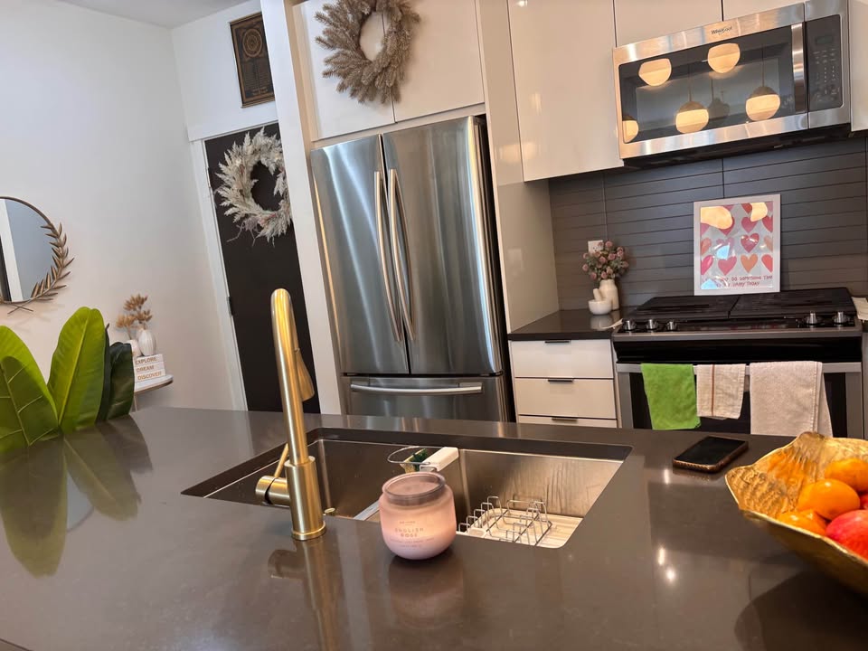Modern 2 Bed Apartment for Rent in Surrey — photo 12