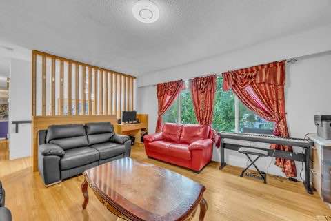 Spacious 4 Bedroom House for Rent in Surrey — photo 4
