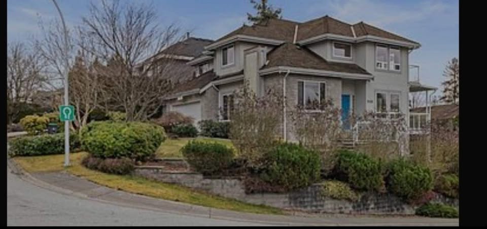 Charming 2-Bedroom Basement Suite in Fleetwood in Surrey — photo 13