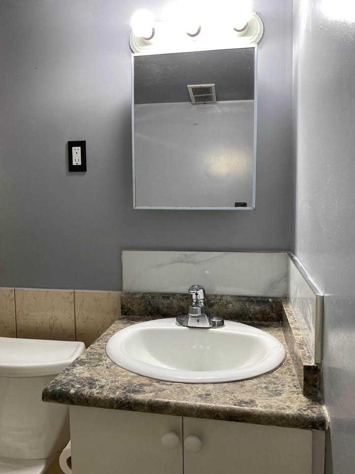 2 Beds 1 Bath House in Vancouver for Rent — photo 6