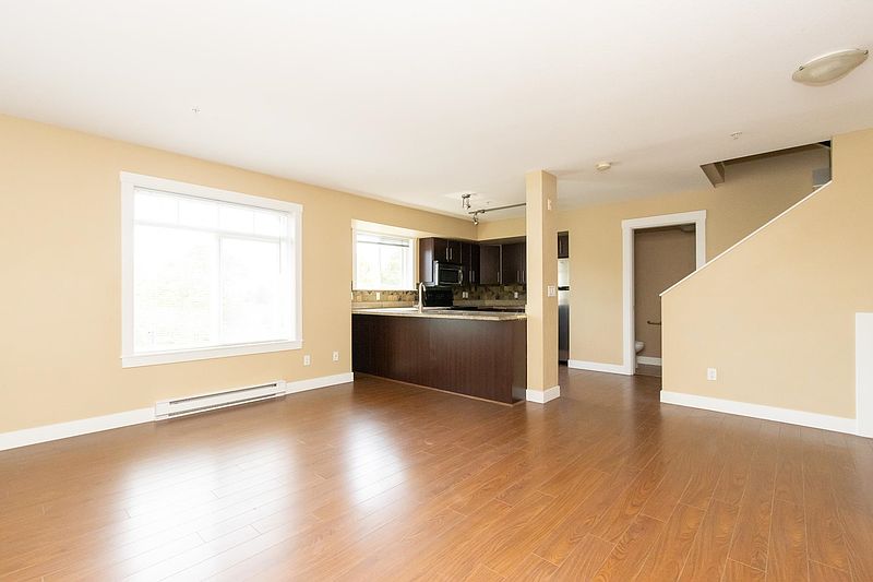 Burnaby Townhouse for rent - 2 Bedrooms — photo 4