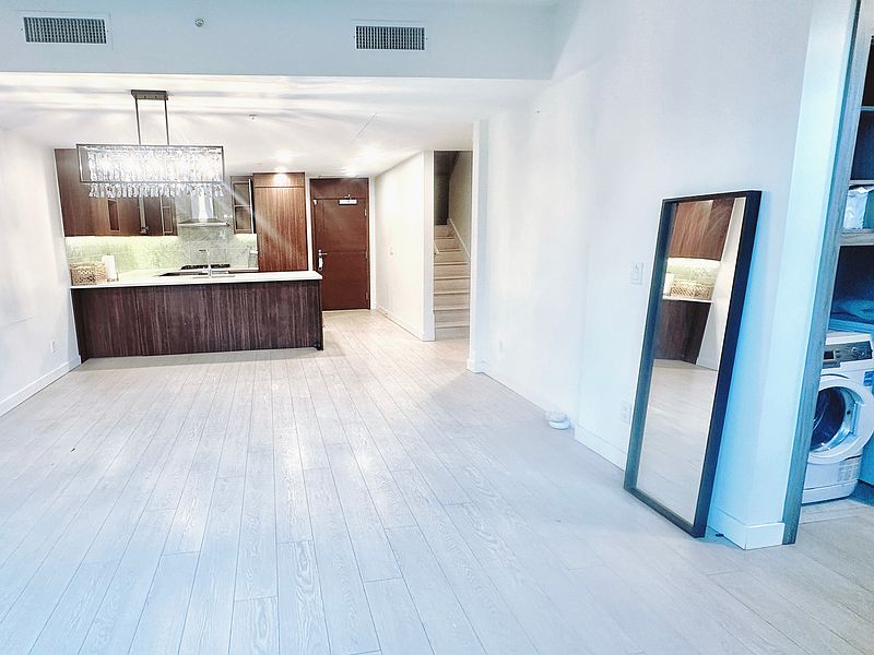 Richmond Townhouse for rent - 2 Bedrooms — photo 18