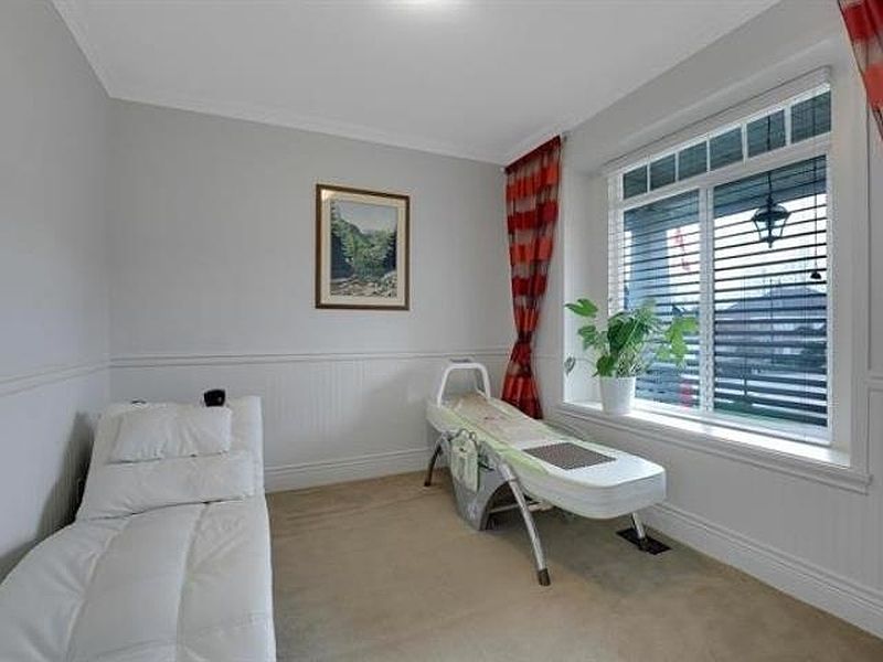 Surrey House for rent - 5 Bedrooms — photo 20