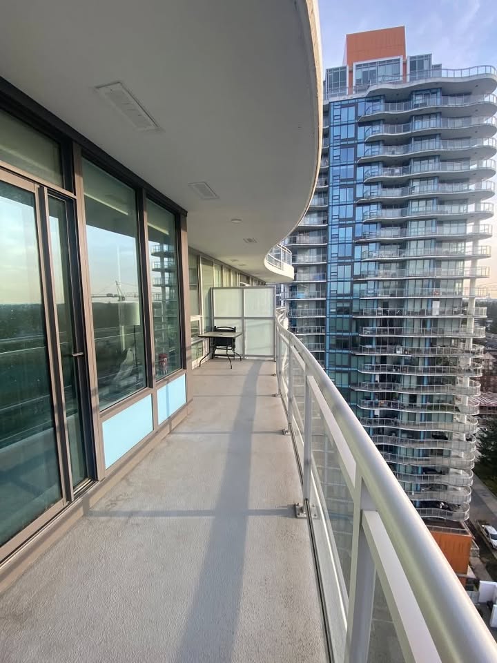 Modern 1-Bed Apartment in Surrey - $1,950/month — photo 13