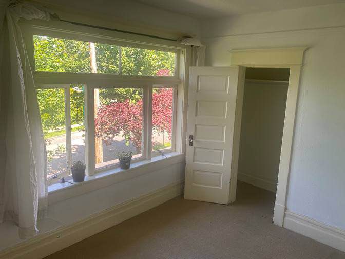 Bright Private Room in Heritage Vancouver House — photo 9