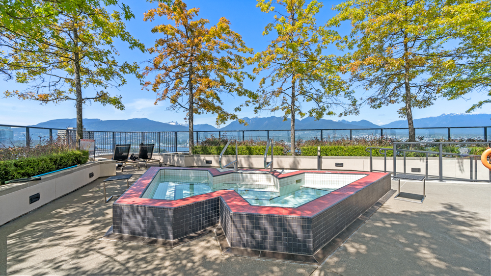 8000 CAD in Vancouver — photo 3