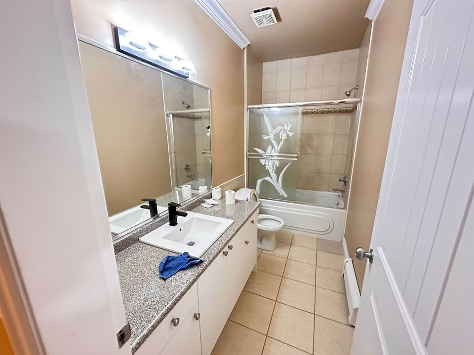 Renovated 2-Bedroom Apartment in Surrey — photo 8
