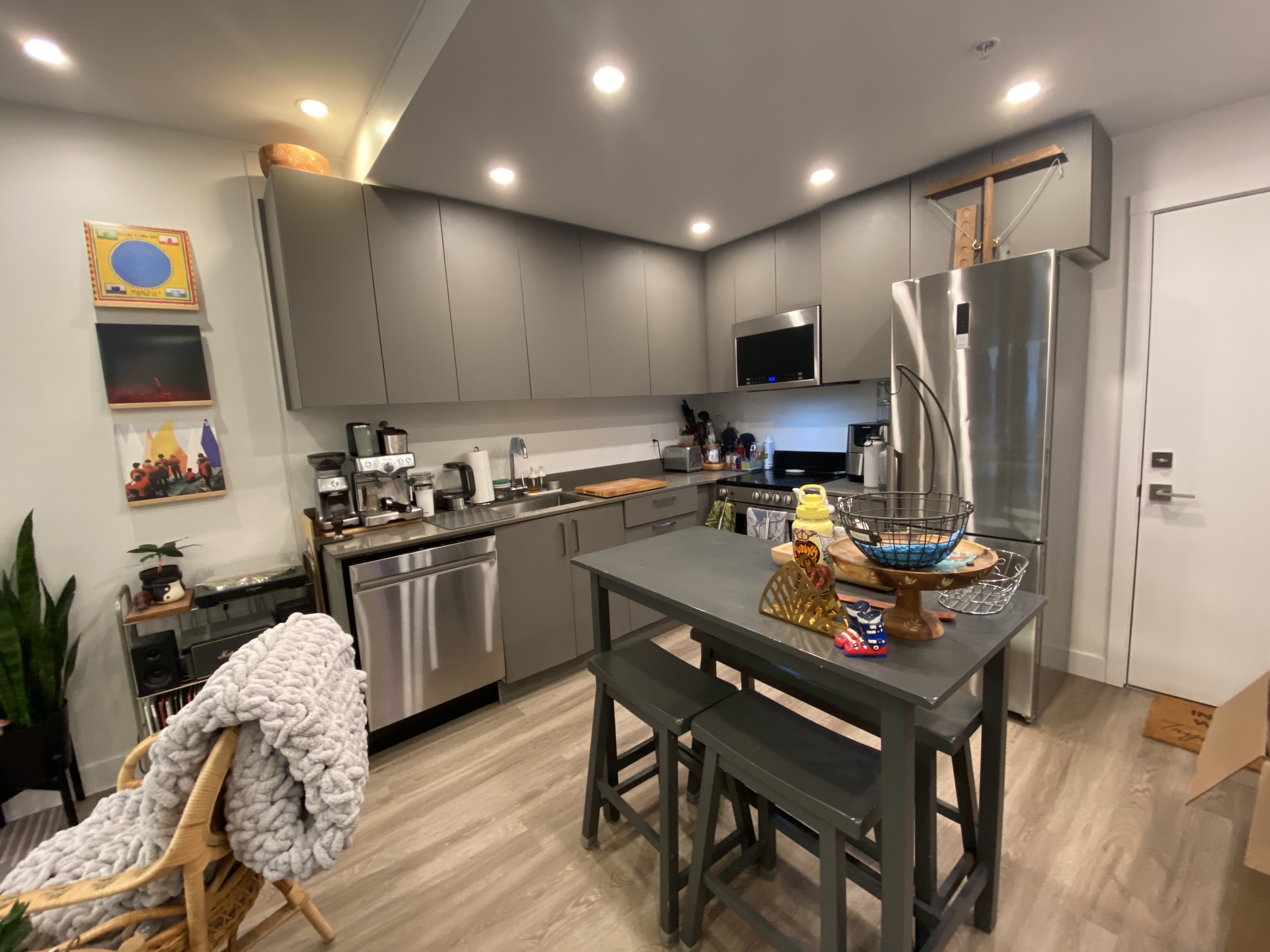 2350 CAD in North Vancouver — photo 4
