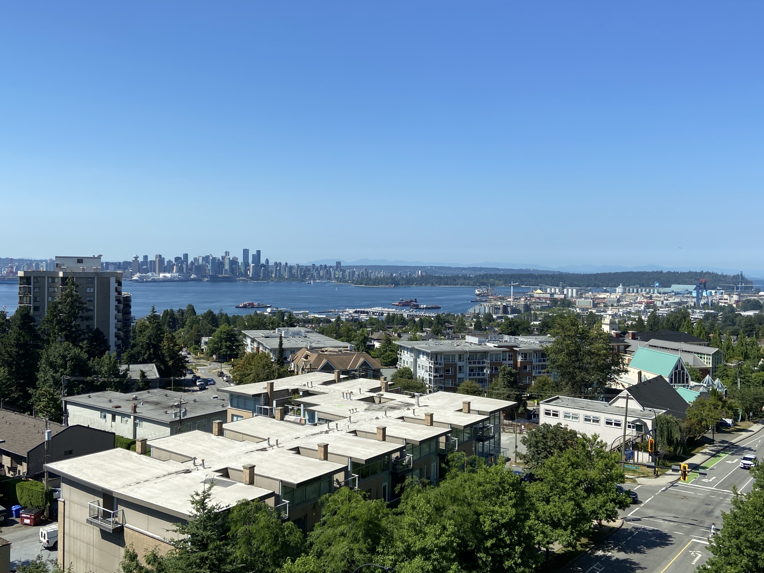 3650 CAD in North Vancouver — photo 2