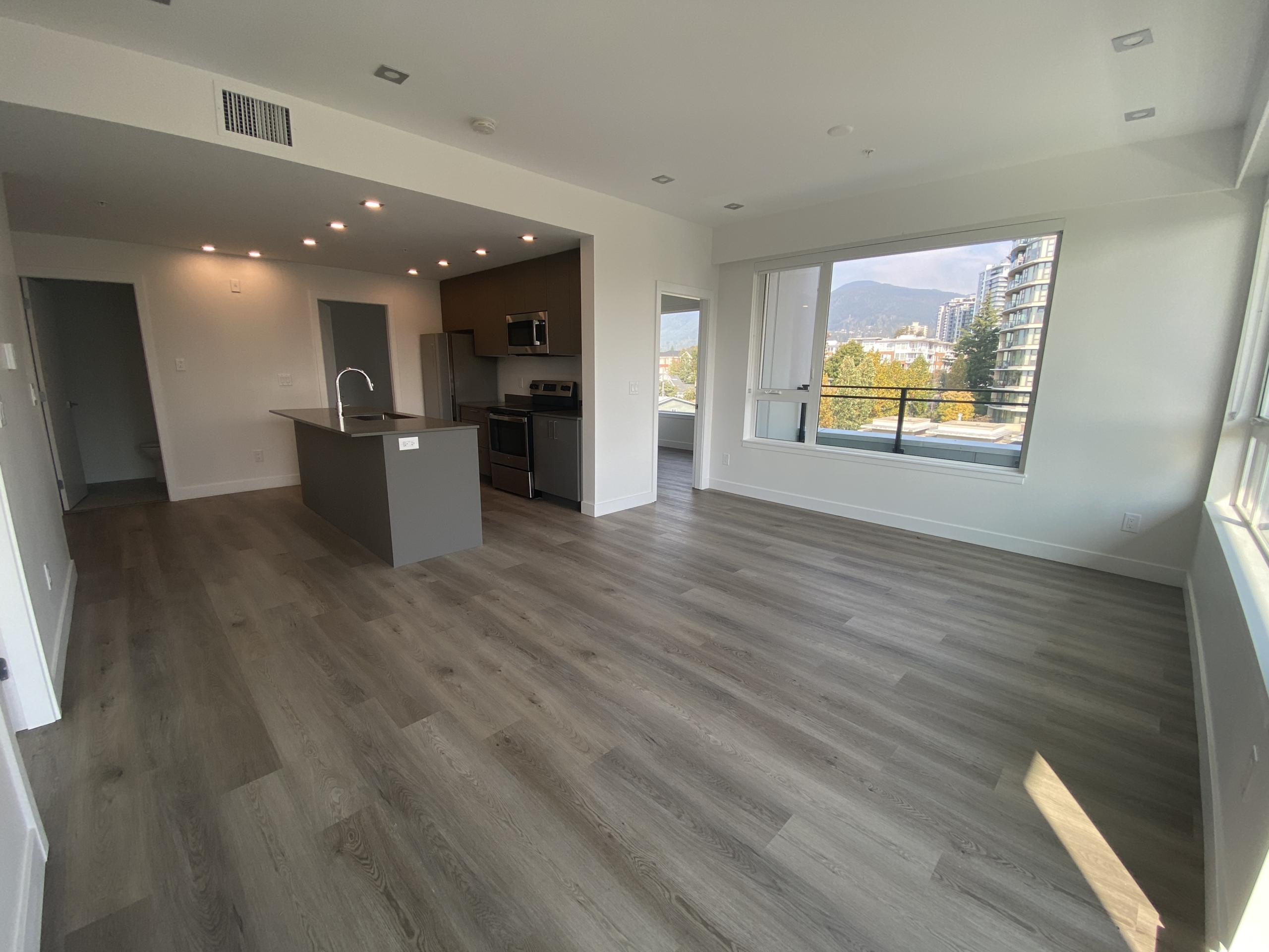 4500 CAD in North Vancouver — photo 4