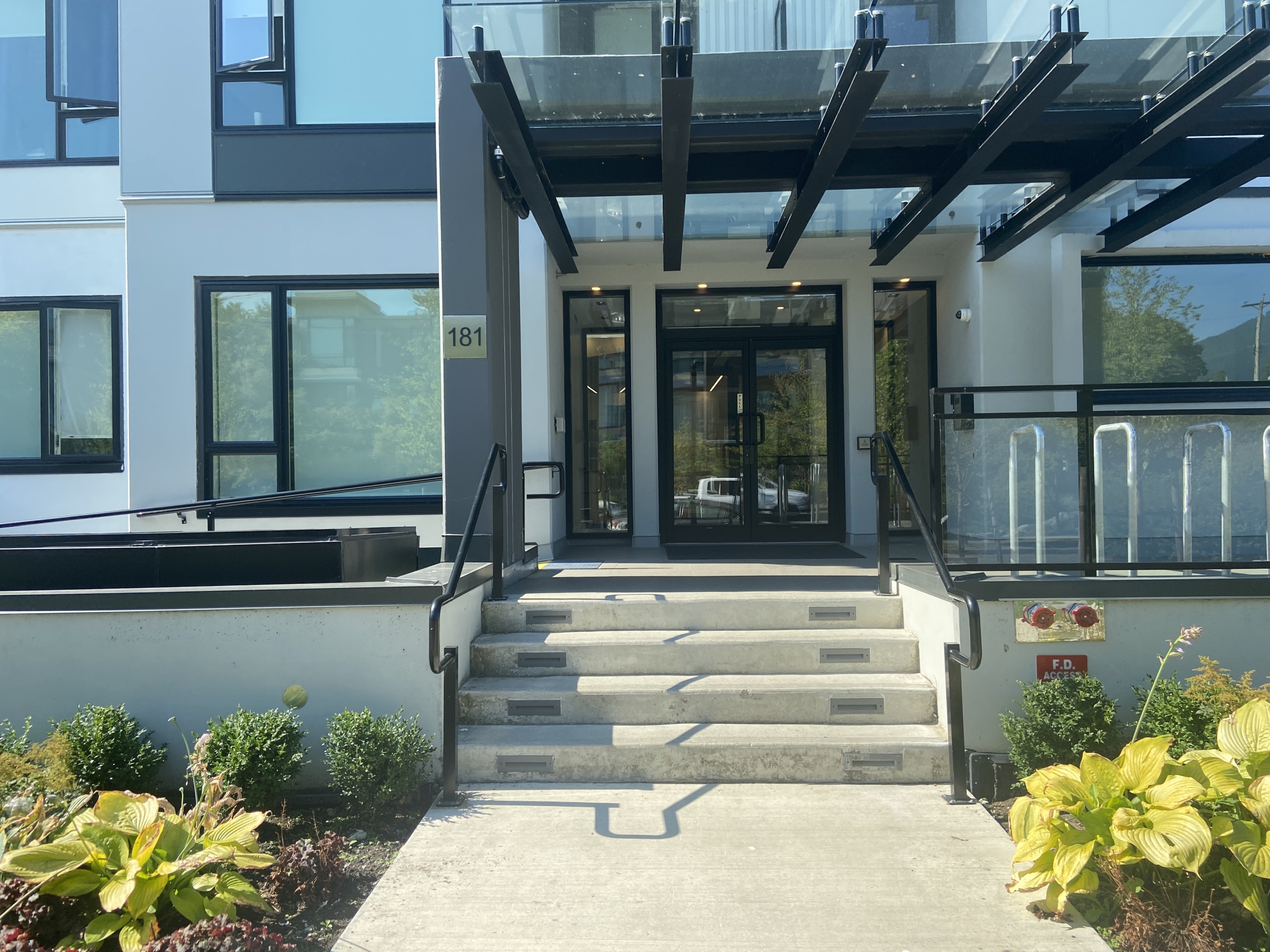 2350 CAD in North Vancouver — photo 17