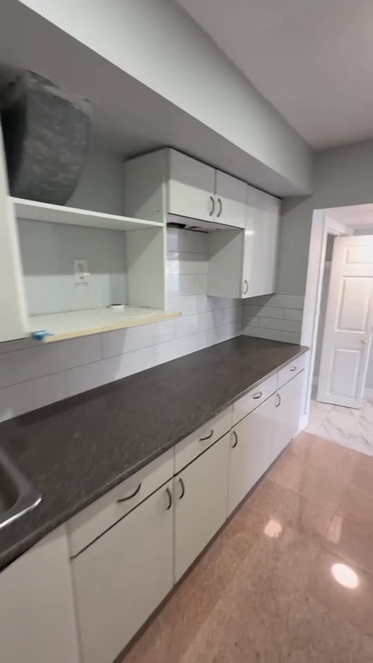 Charming 1 Bed Apartment in Abbotsford — photo 2