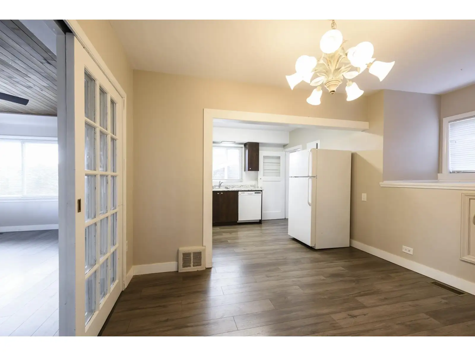 $2999 | 4525 Knight St, Vancouver, BC | 2BD/1BA | Upper House — photo 8