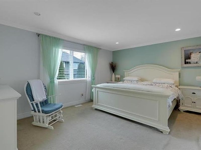 Surrey House for rent - 5 Bedrooms — photo 15