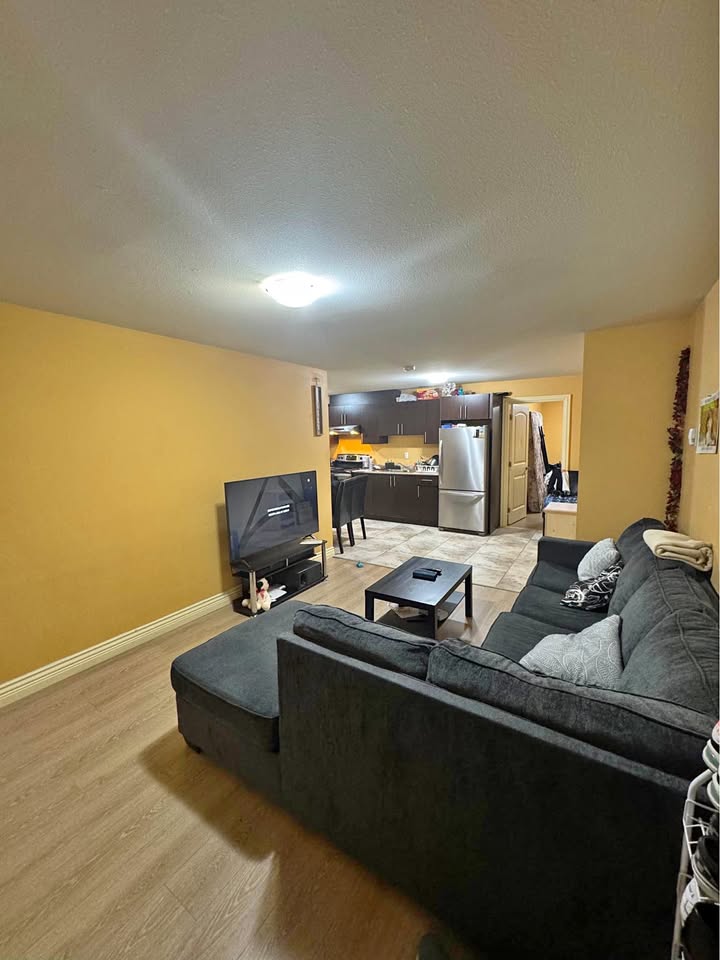 Spacious 3 Bed Apartment for Rent in Surrey — photo 3