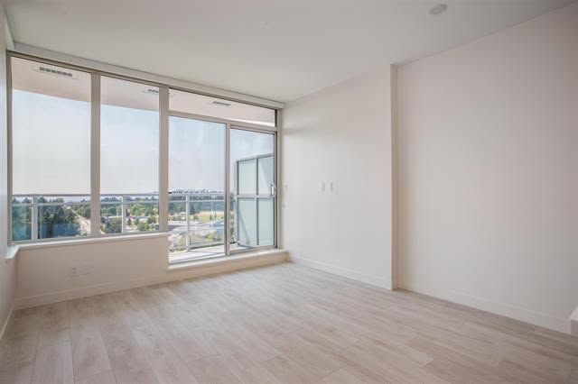 Modern 1-Bed Apartment in Surrey - $1,950/month — photo 6