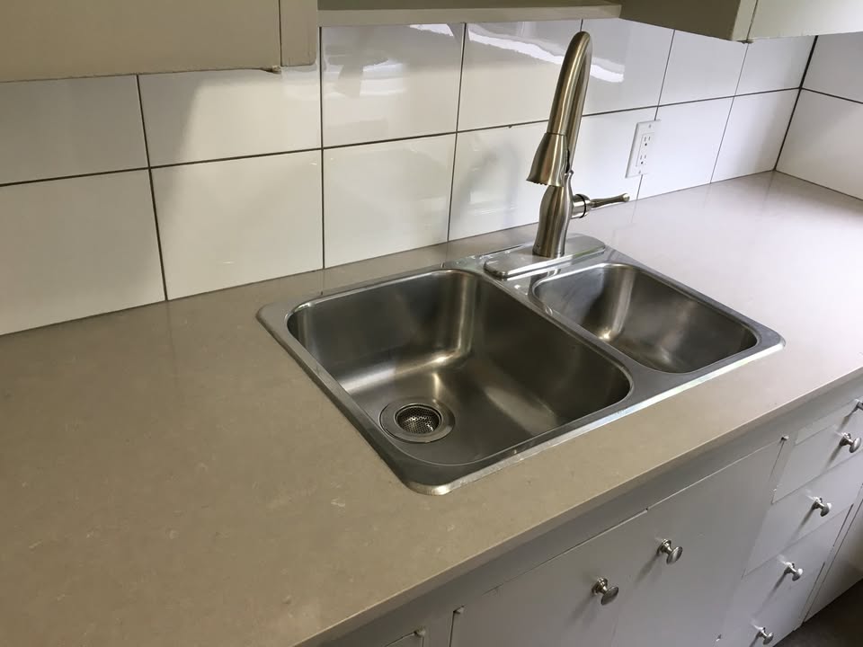 Charming 1 Bed Apartment in Vancouver — photo 6