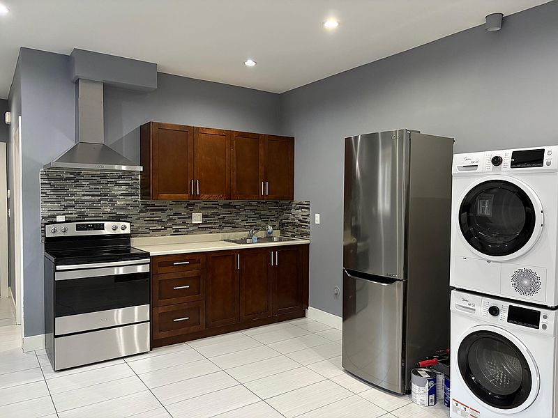 New Westminster House for rent - 2 Bedrooms — photo 2