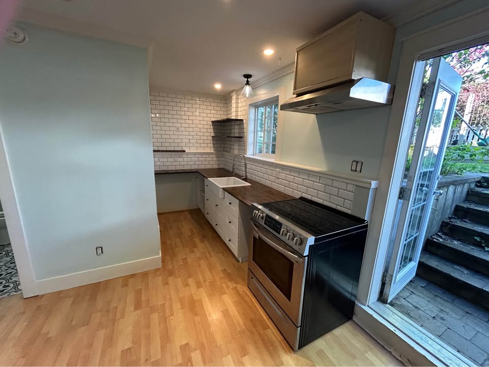 Cozy 1 Bed House with Private Garden in Abbotsford — photo 4