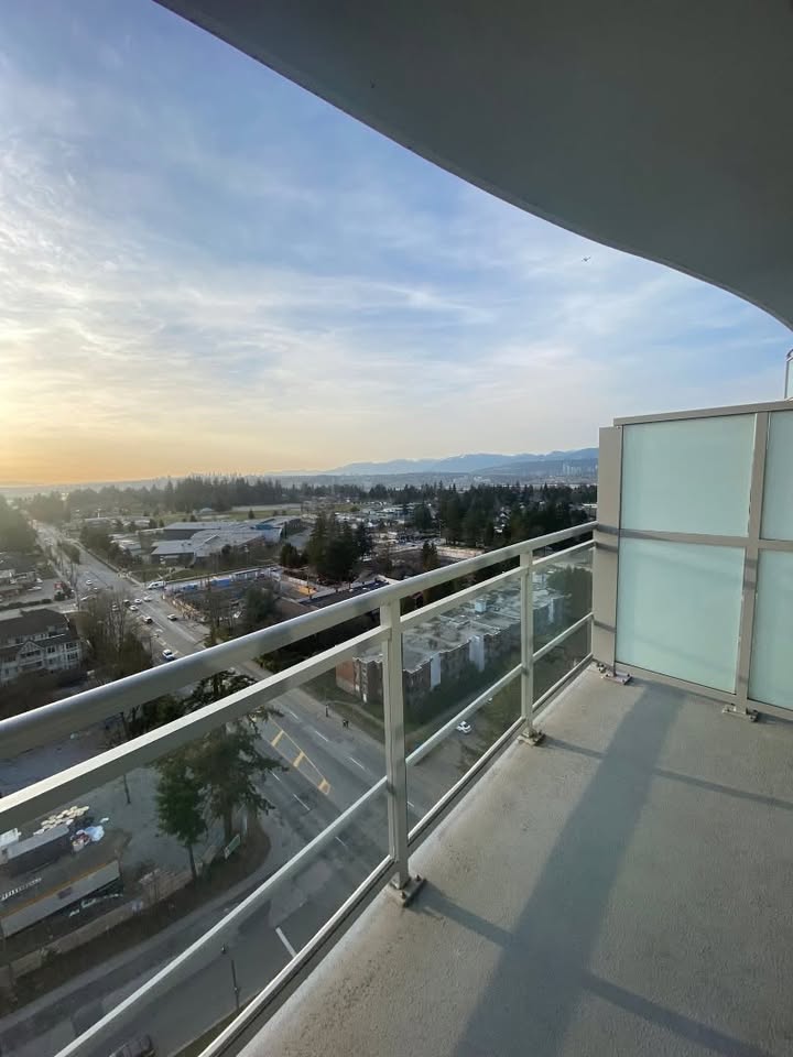 Modern 1-Bed Apartment in Surrey - $1,950/month — photo 12