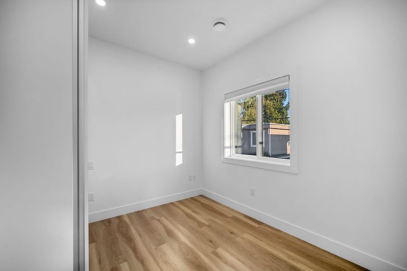 Vancouver House for rent - 5 Bedrooms — photo 15