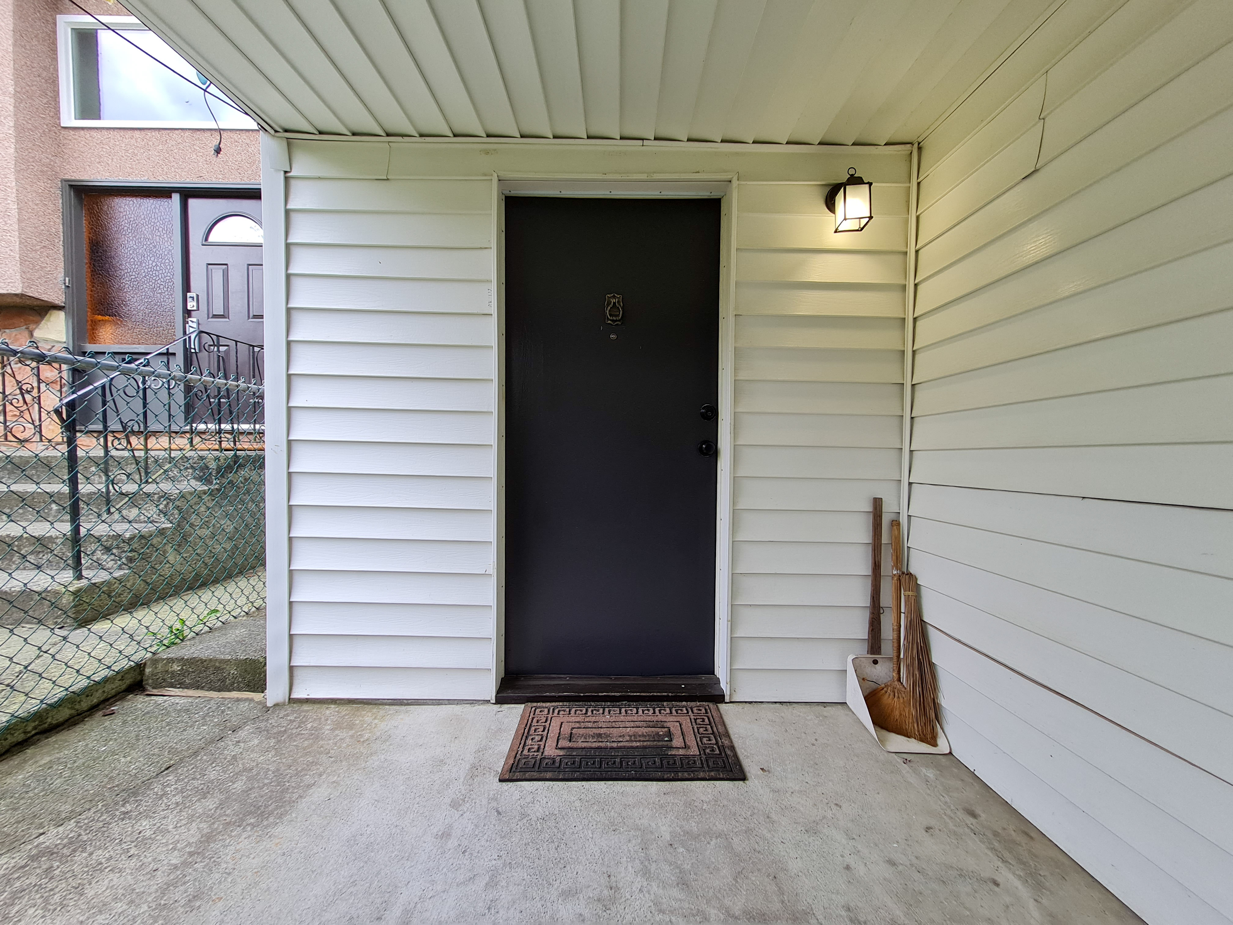 3-Bedroom Lower-Level Suite | $3,120 | Fraser | 903 SF | Internet Included in Vancouver