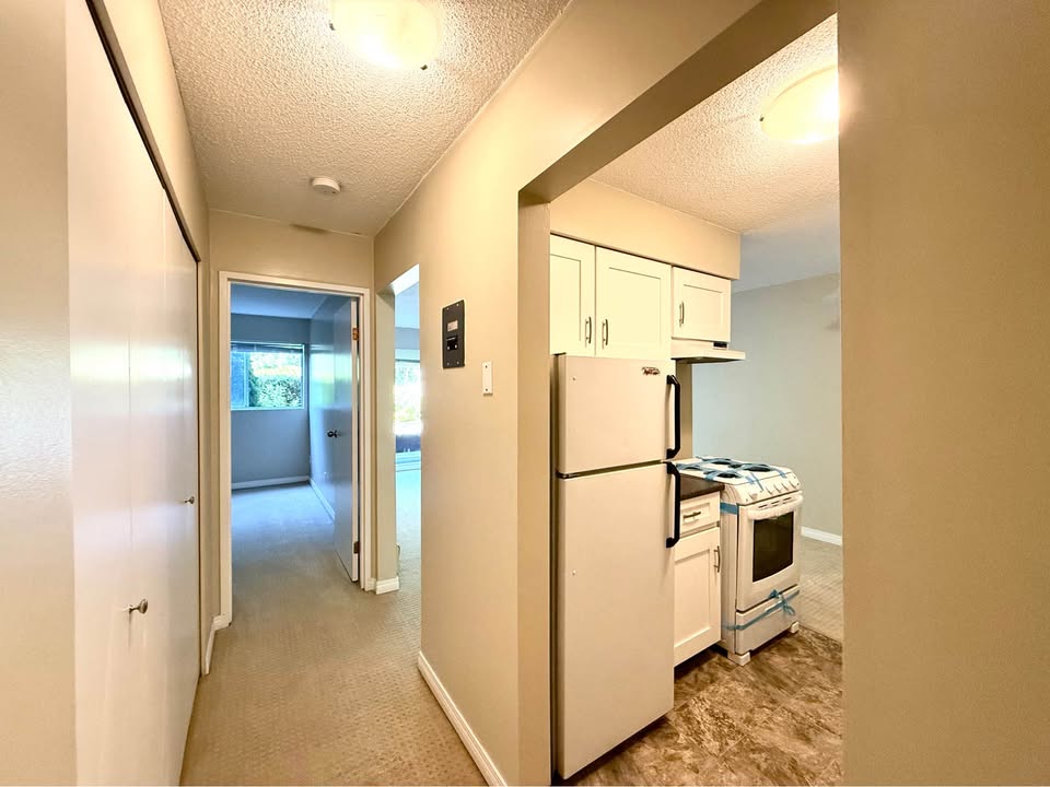 Charming 1 Bed Apartment in White Rock - CA$1650 — photo 10