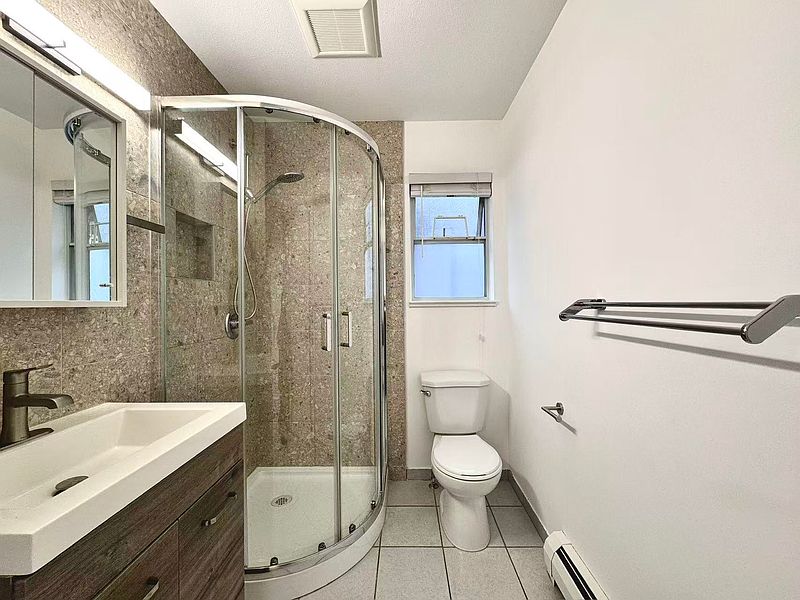 Vancouver House for rent - 3 Bedrooms — photo 11