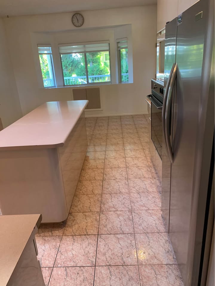 Spacious 4 Bedroom House for Rent in Surrey — photo 14