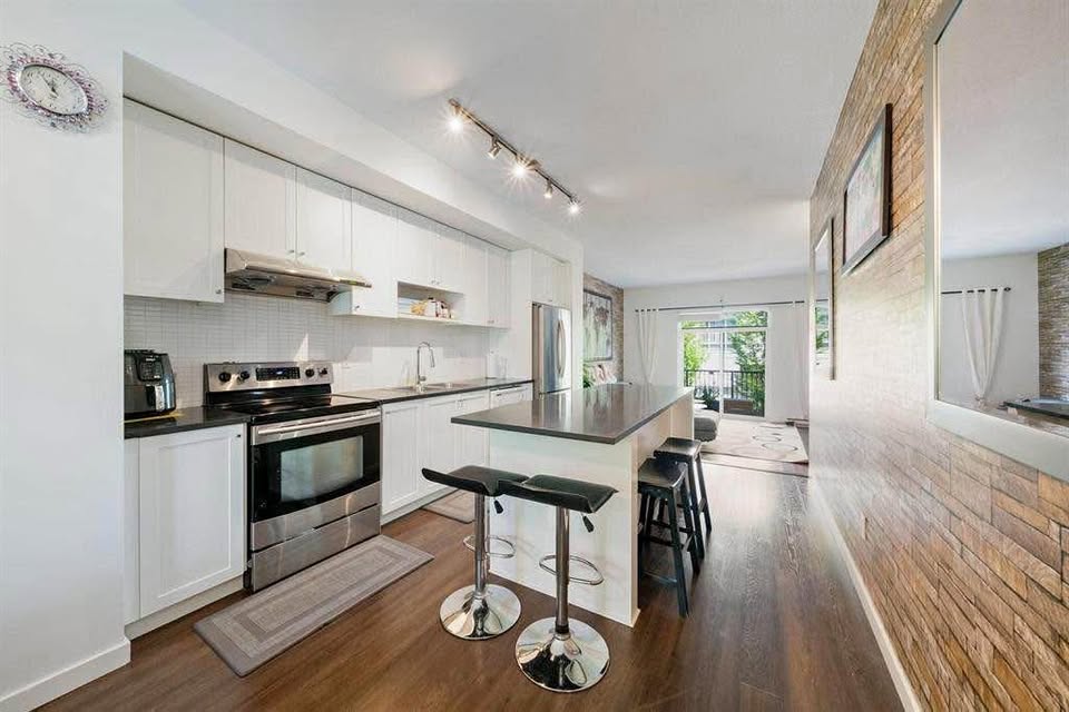 Spacious 4 Bedroom Townhouse in Surrey in Surrey