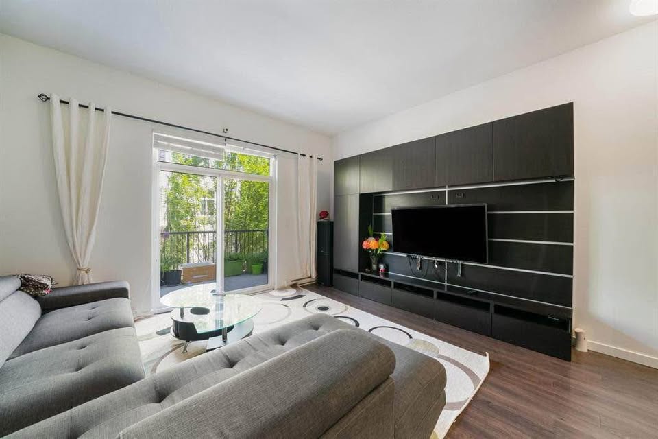Spacious 4 Bedroom Townhouse in Surrey — photo 5