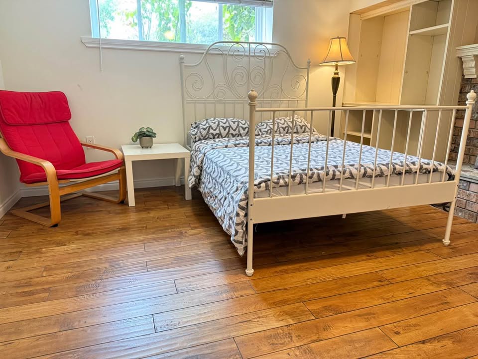 Cozy Private Room for Rent in Vancouver — photo 8