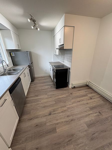 Burnaby Apartment for rent - 3 Bedrooms — photo 3