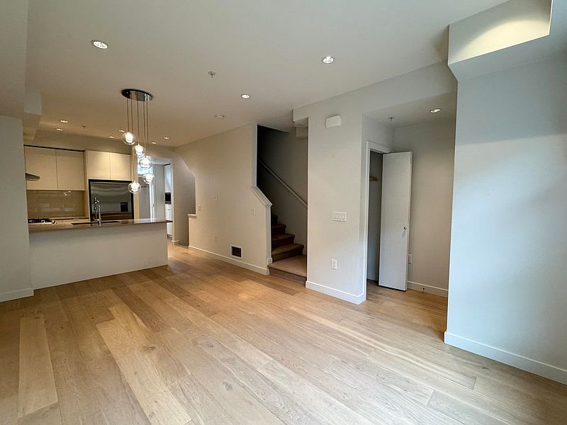 Vancouver Townhouse for rent - 3 Bedrooms — photo 3
