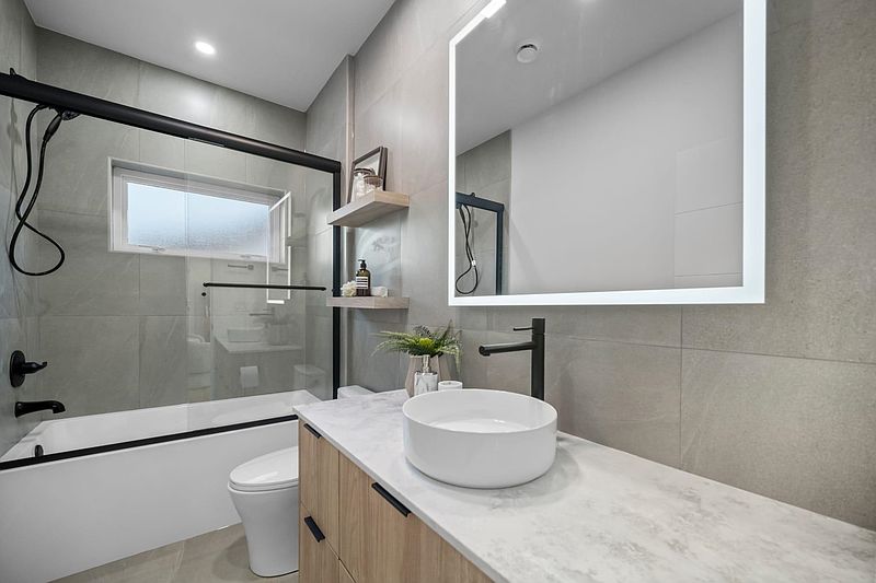 Vancouver House for rent - 5 Bedrooms — photo 12