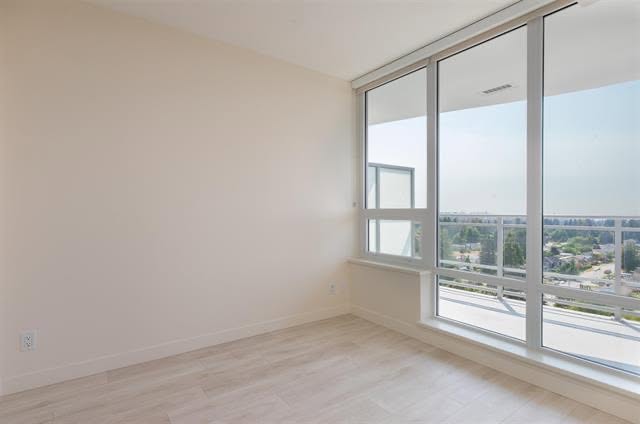 Modern 1-Bed Apartment in Surrey - $1,950/month — photo 8