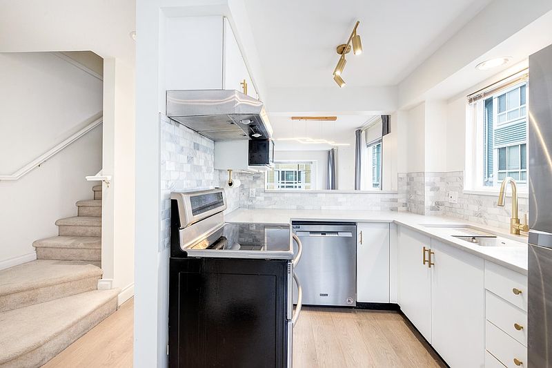 Vancouver Townhouse for rent - 3 Bedrooms — photo 6