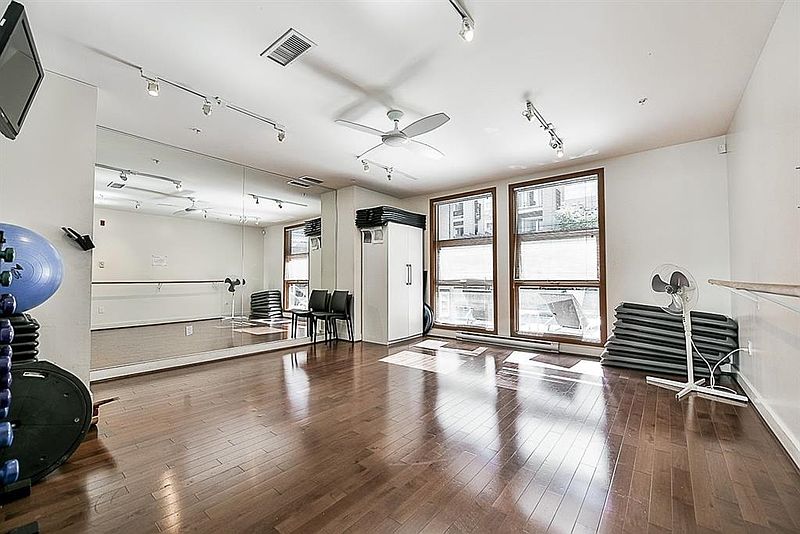 Surrey Apartment for rent - 2 Bedrooms — photo 18
