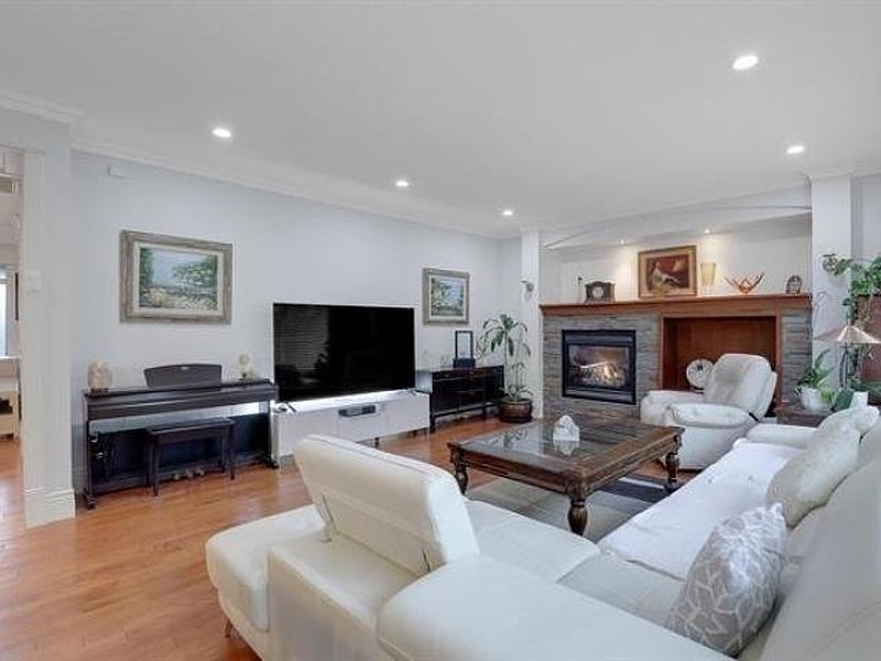 Surrey House for rent - 5 Bedrooms — photo 4