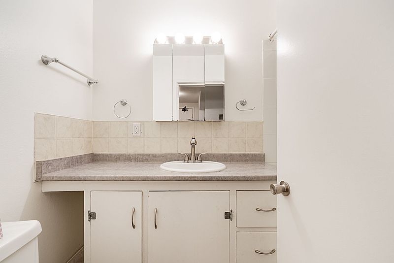 Vancouver Apartment for rent - 2 Bedrooms — photo 18